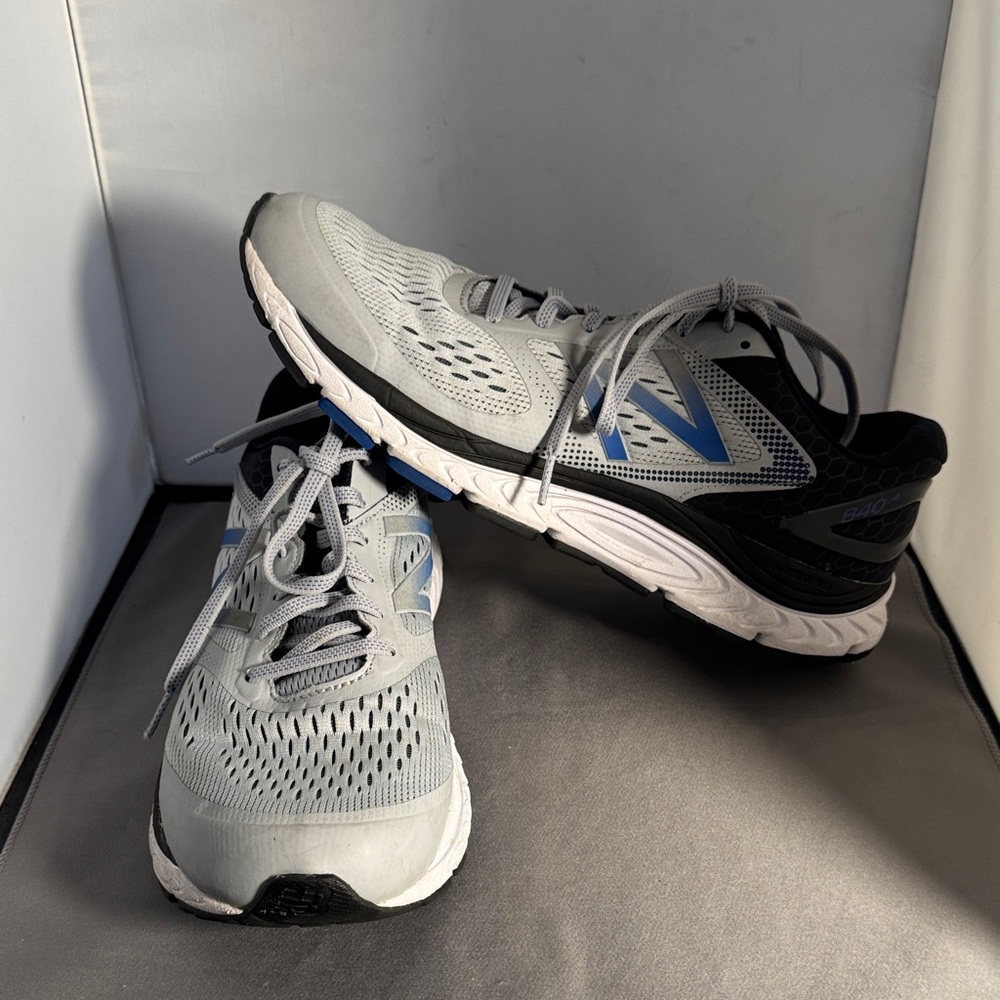 New Balance Men's Gray and Blue Running Shoes size 11 new without tags